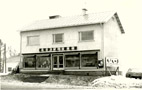 Vuonna 1958 rakennettu liike & asuinrakennus oli kauppamme ja perheemme 1. oma talo Kiteellä.